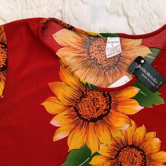 NWT beautiful Red/yellow sunflower short dress - Picture 8 of 9